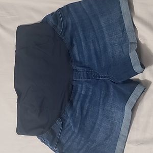Isabel maternity shorts